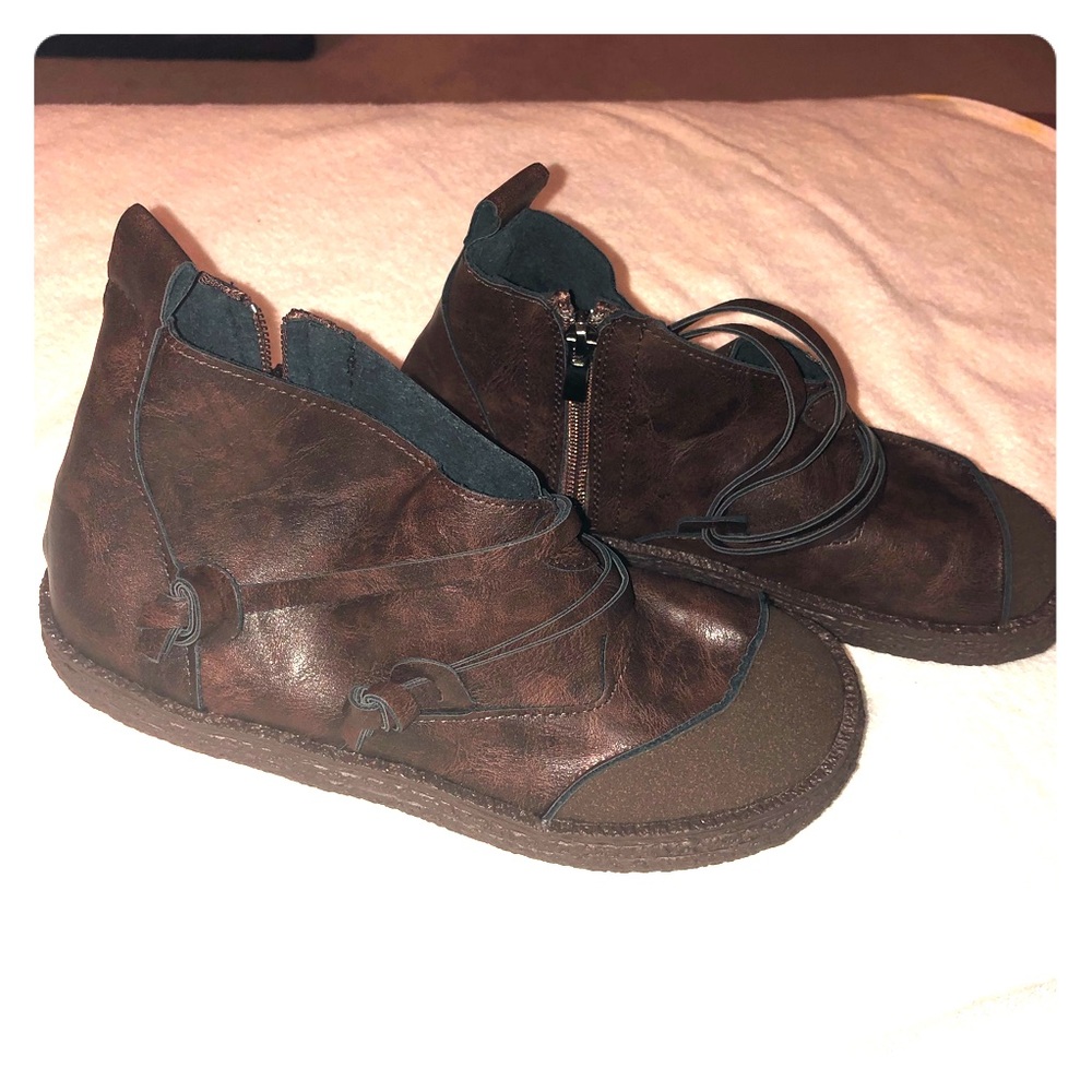 Brown side zip faux leather booties